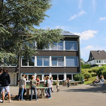 Gymnasium Lindlar Schulhof